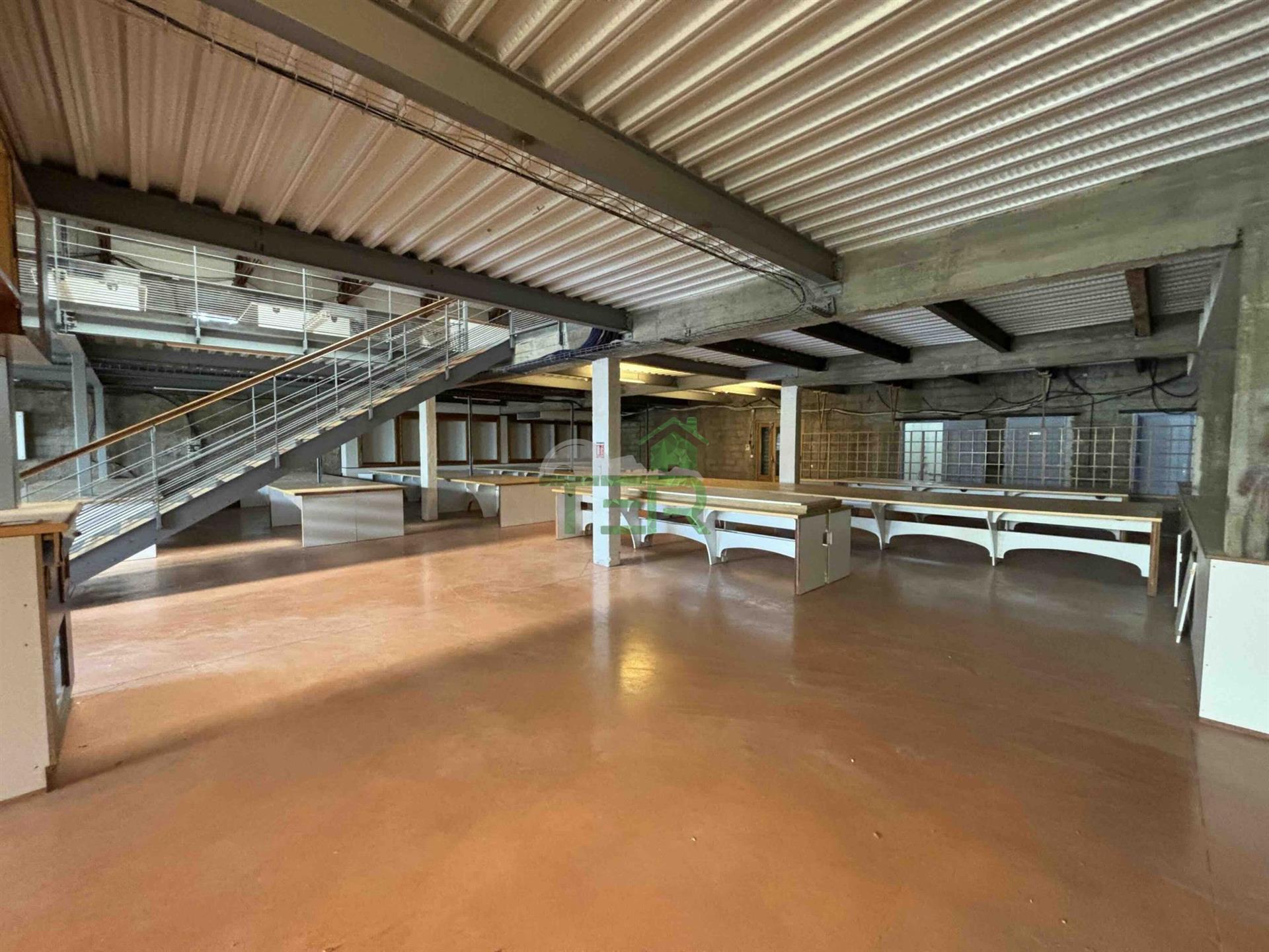 Béziers, in der Nähe der Straße nach Bédarieux, Industriegebäude und d?