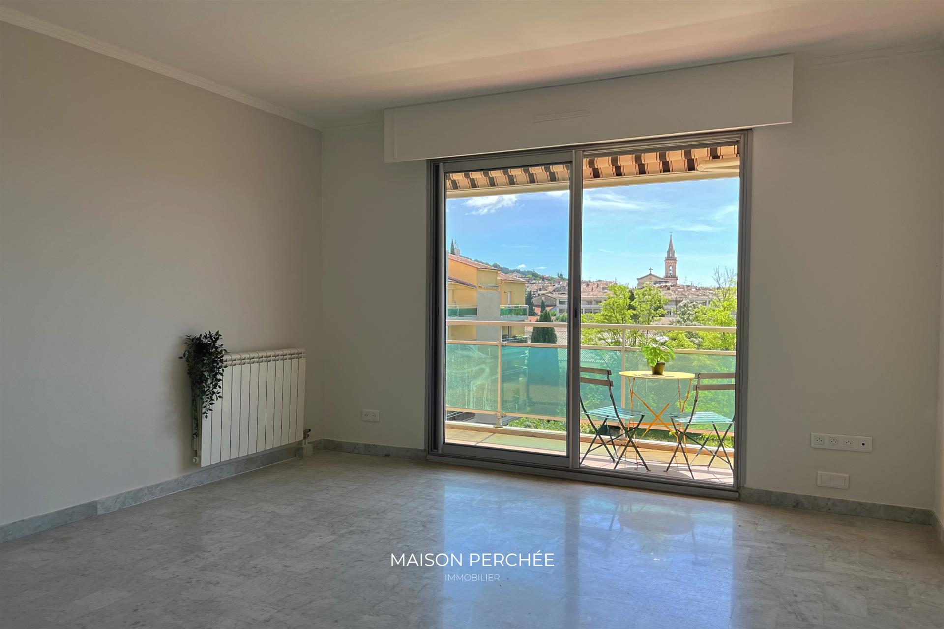 Purchase: Apartment (83300)