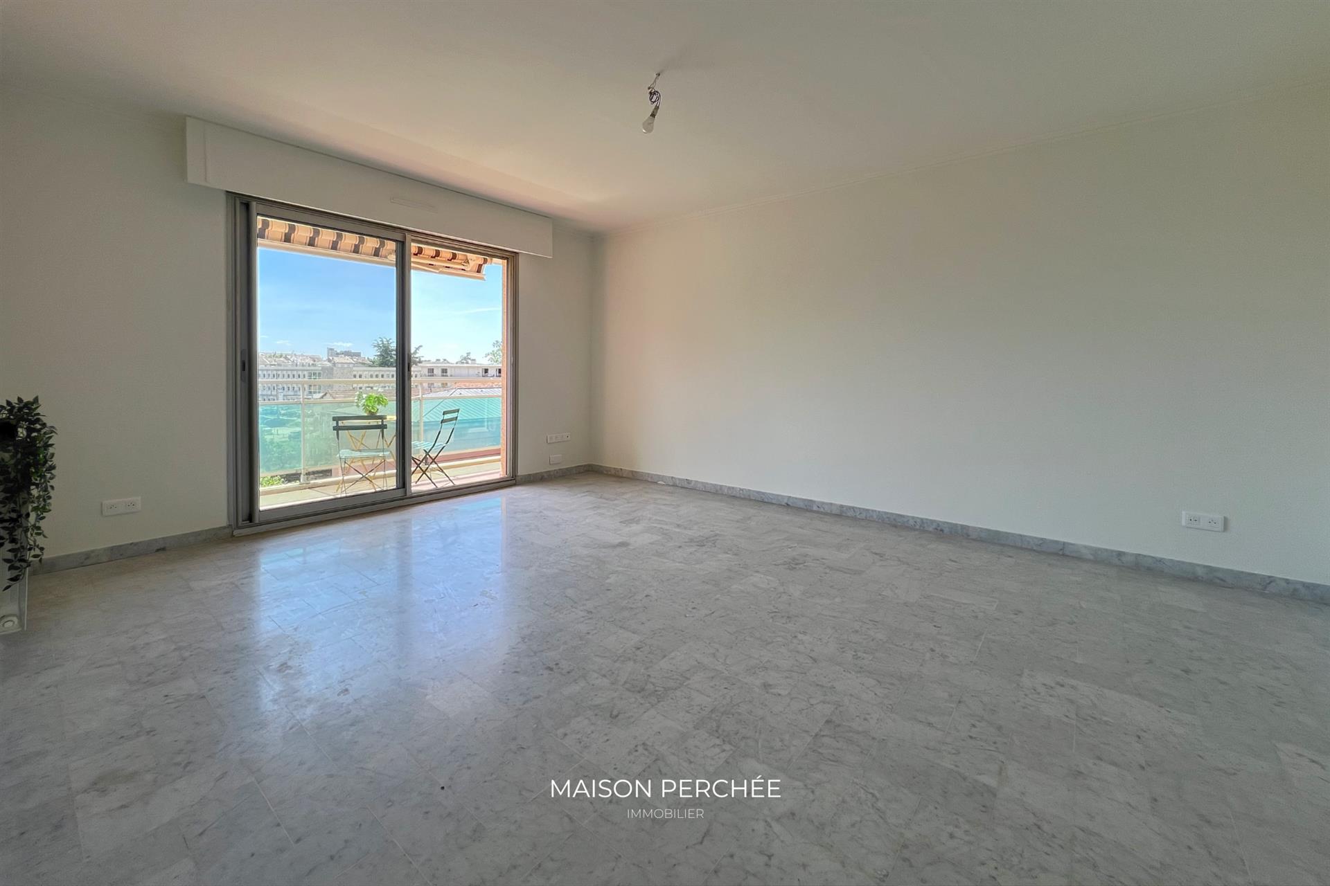 Purchase: Apartment (83300)