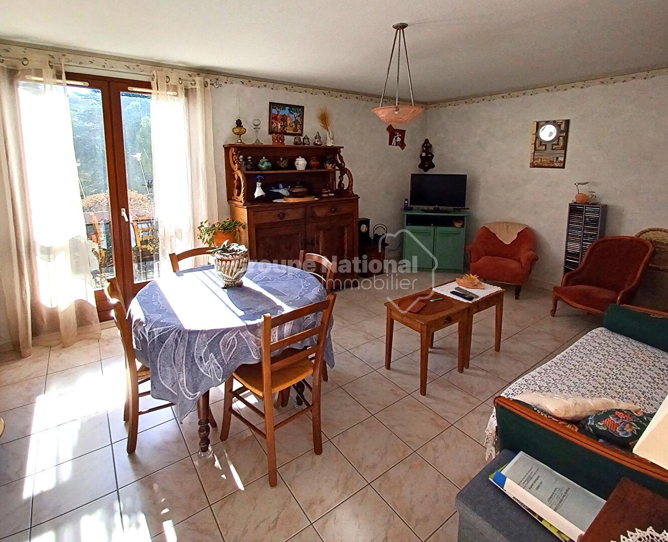 Bright T4 Apartment