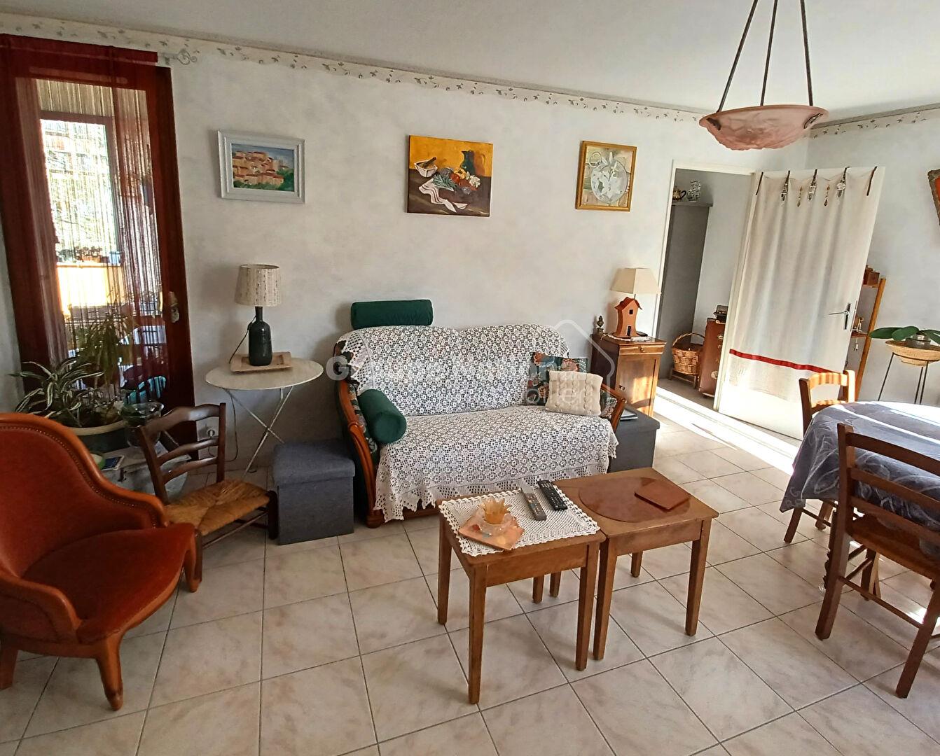 Bright T4 Apartment