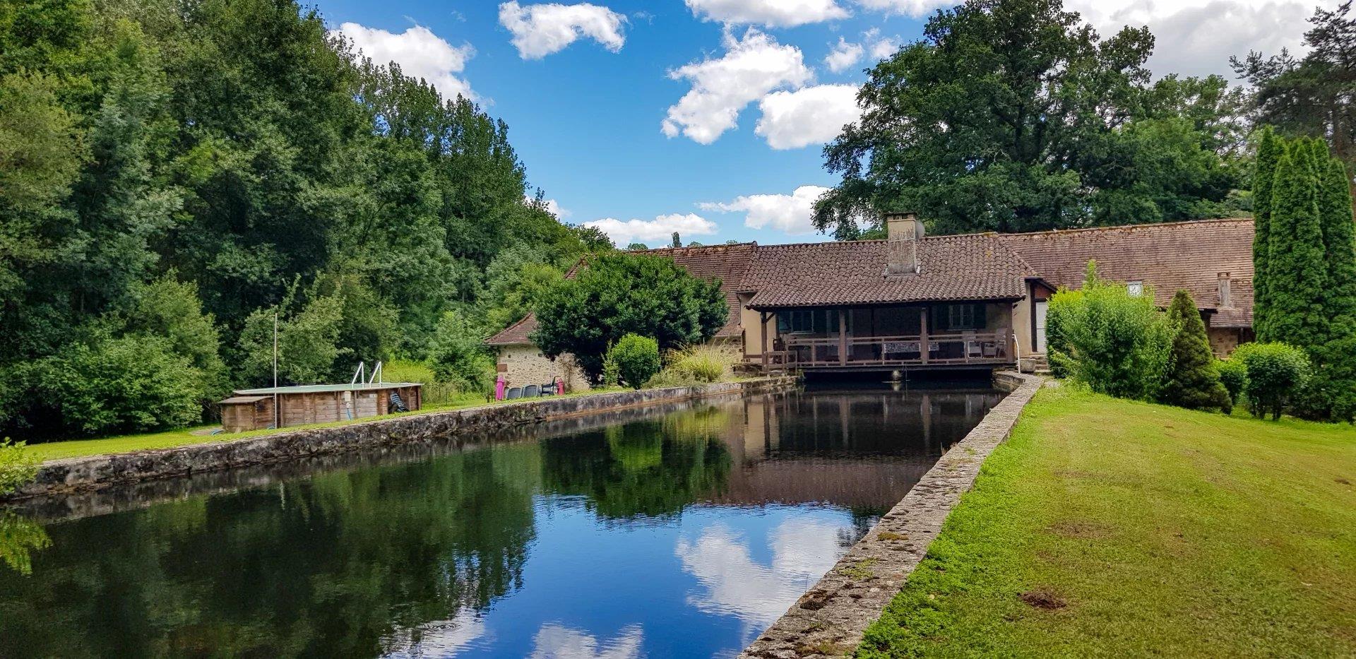 Moulin en pierre restauré - vallée de la Dordogne