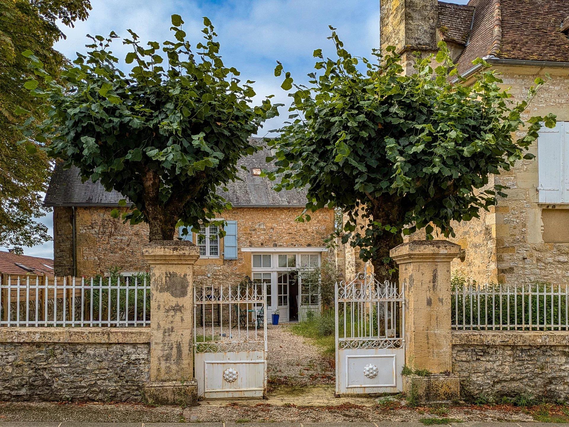 Charming 3 bedroom village house with courtyard garden