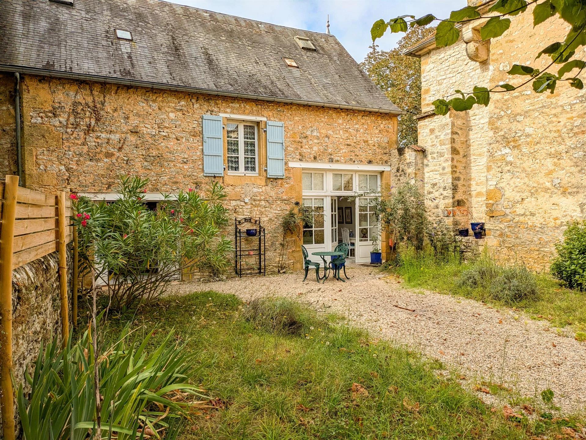 Charming 3 bedroom village house with courtyard garden