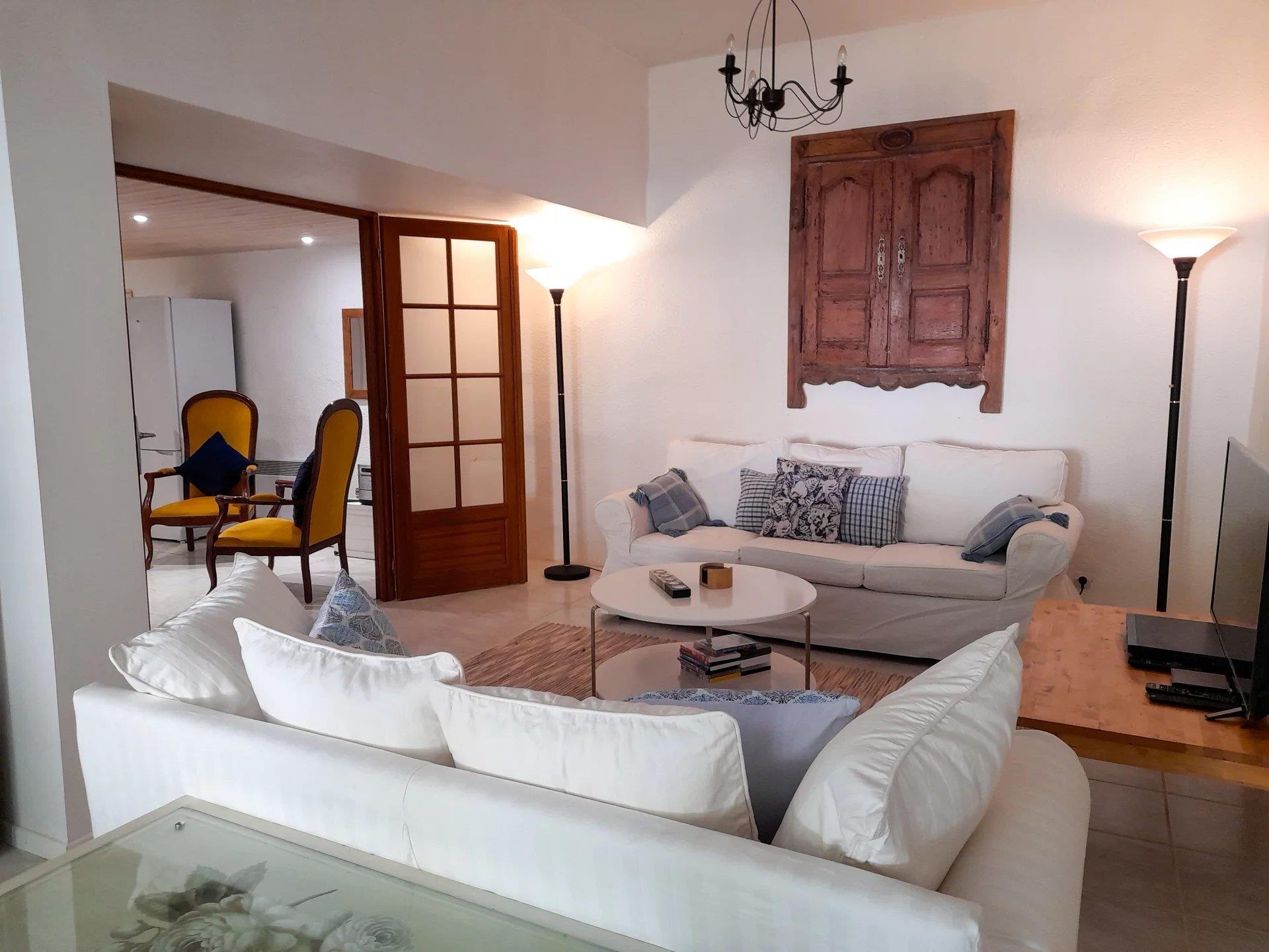 Charming 3 bedroom village house with courtyard garden