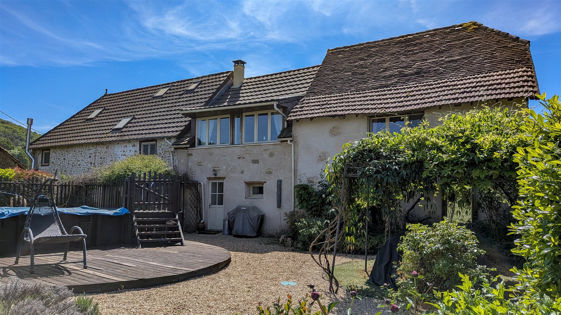 Schöne Steinvilla restauriert mit Panorama-Blick, Pool und eigenständigem Studio – Beaulieu-sur-Dord