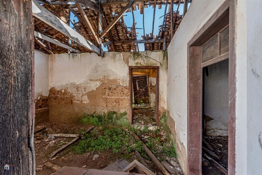 Old House for Reconstruction in Santiago do Cacém