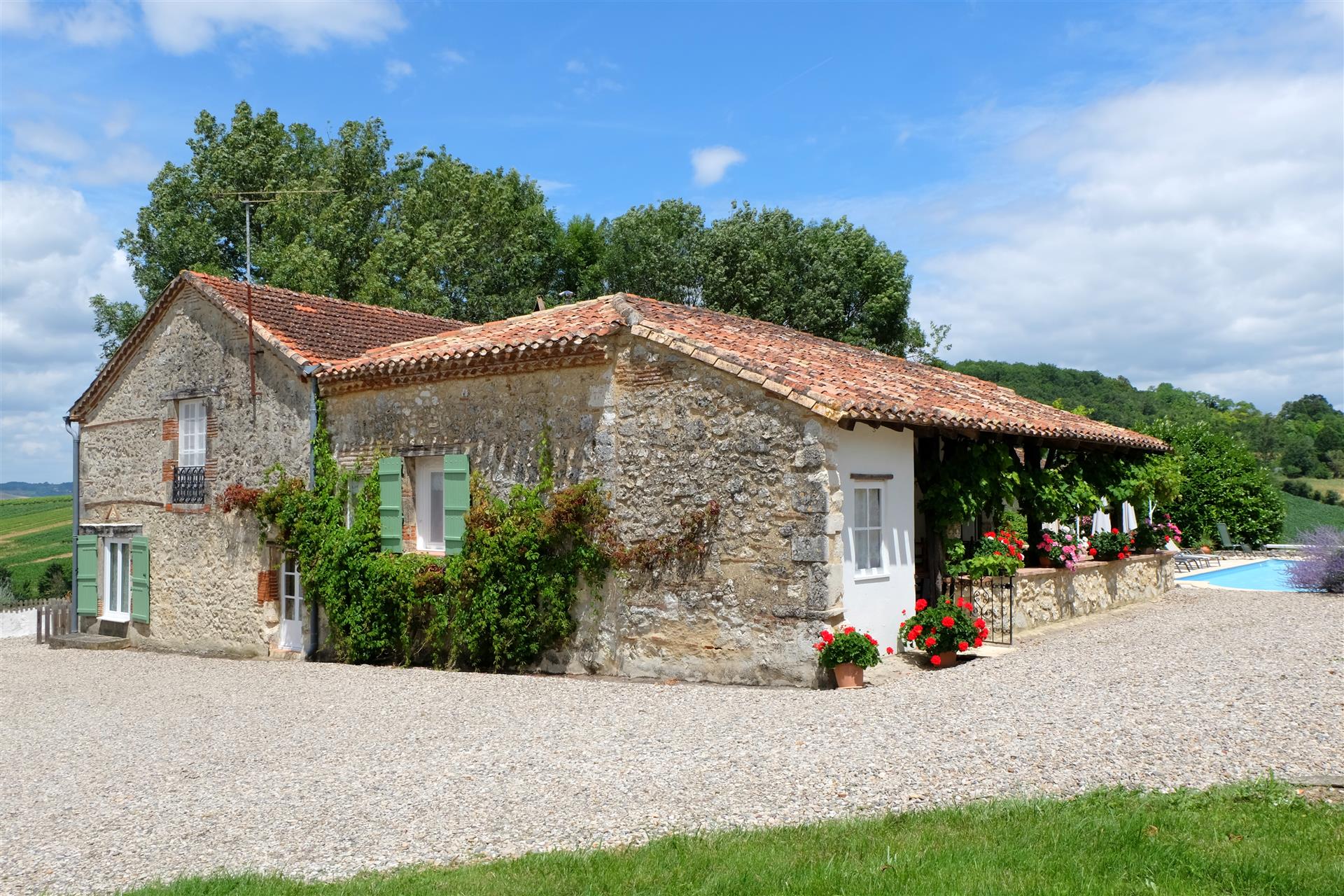 Casa de piedra con casas rurales y piscina 