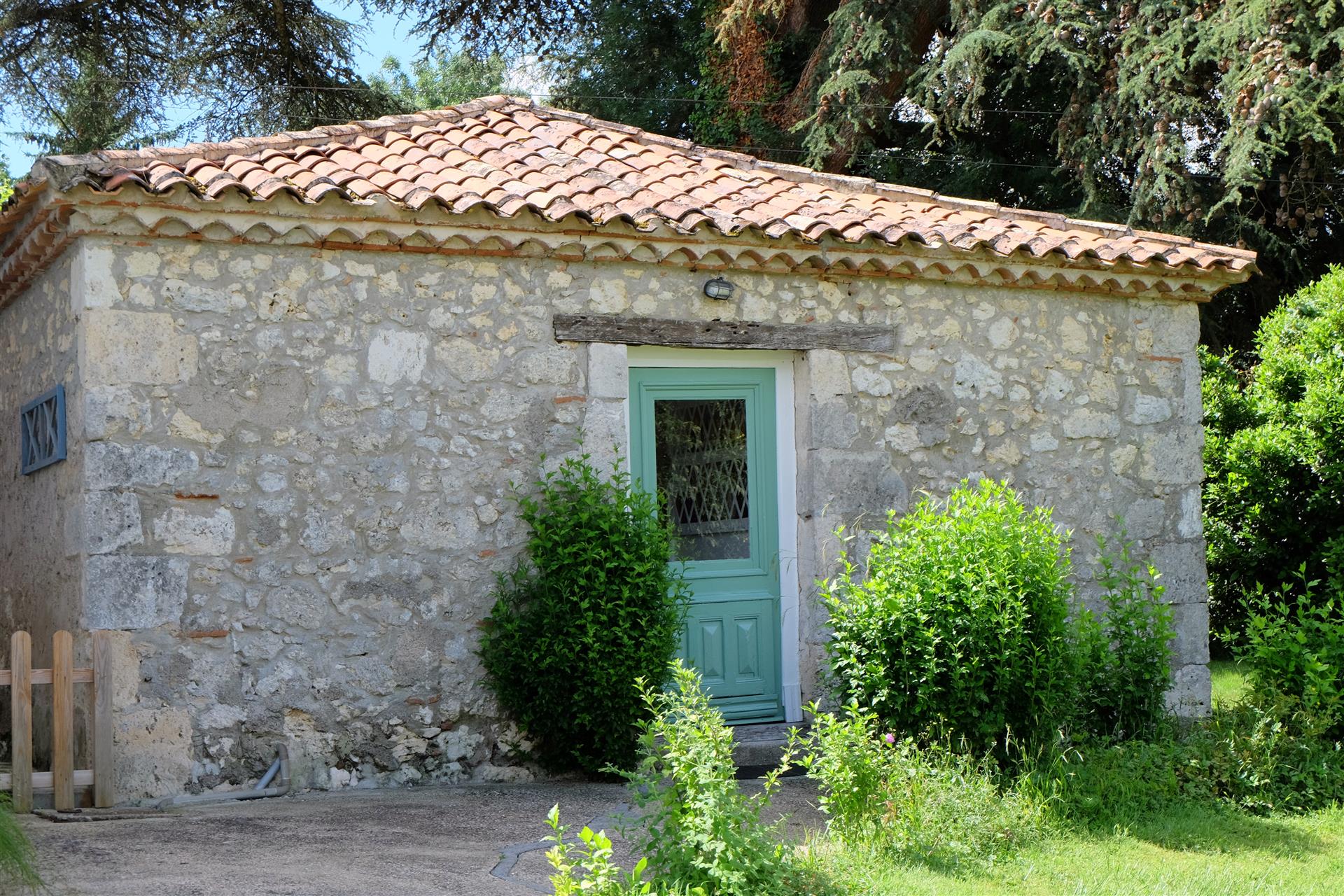 Casa de piedra con casas rurales y piscina 