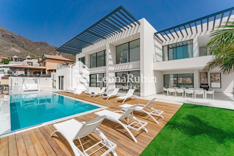 Villa AQUAstar - minimalistic and wonderful, close to the starry sky, great sea view, Tenerife South