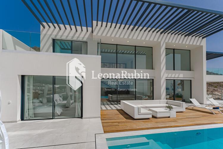 Villa AQUAstar - minimalistic and wonderful, close to the starry sky, great sea view, Tenerife South