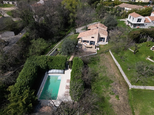 Villa de Charme à Saint-Jeannet : Un Paradis Provençal à Déc