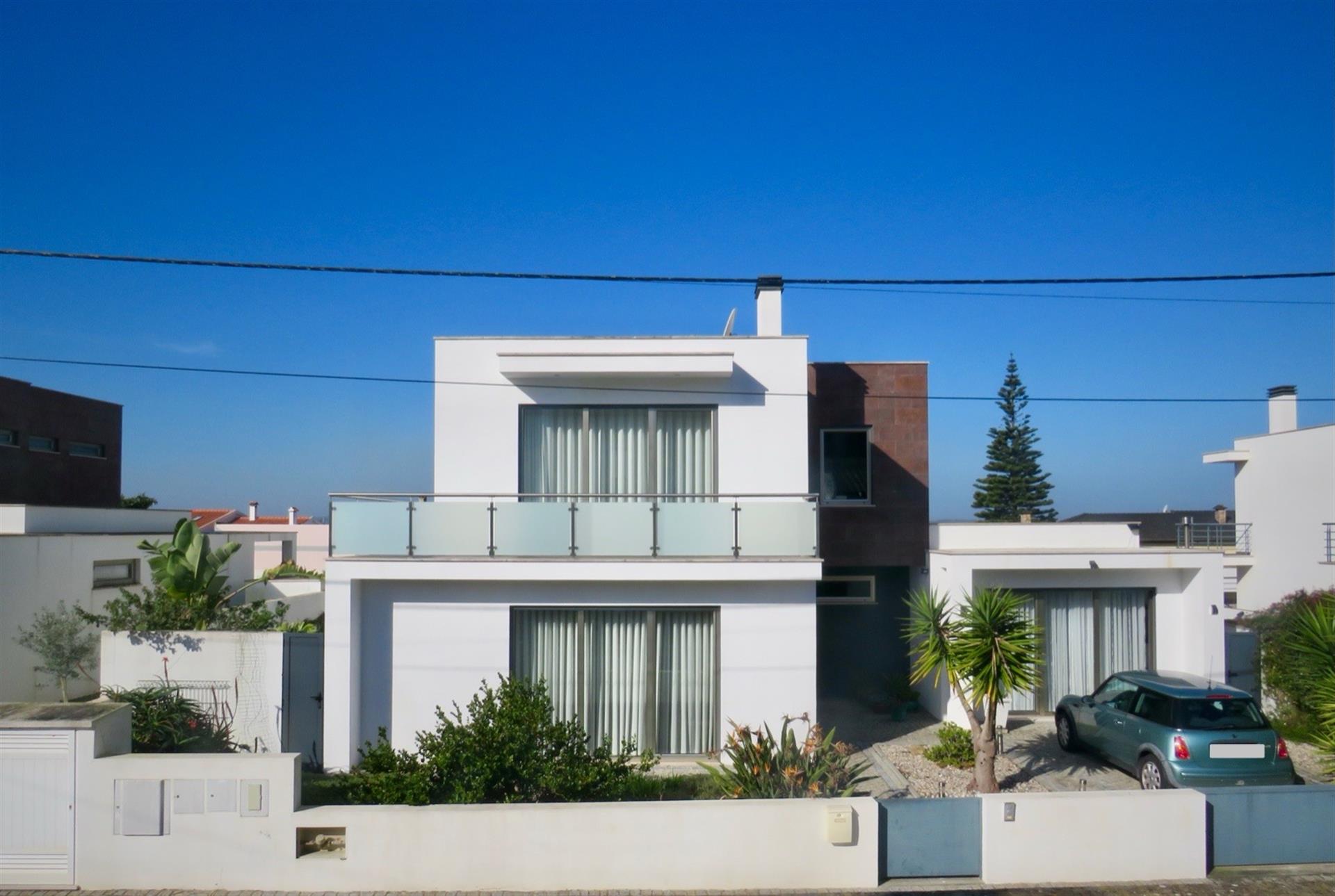 Detached House in Alfeizerao, Silver Coast