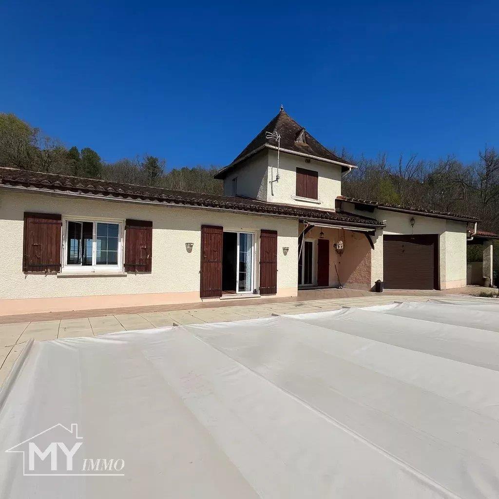 Le Fleix: Casa tradicional en una ladera.