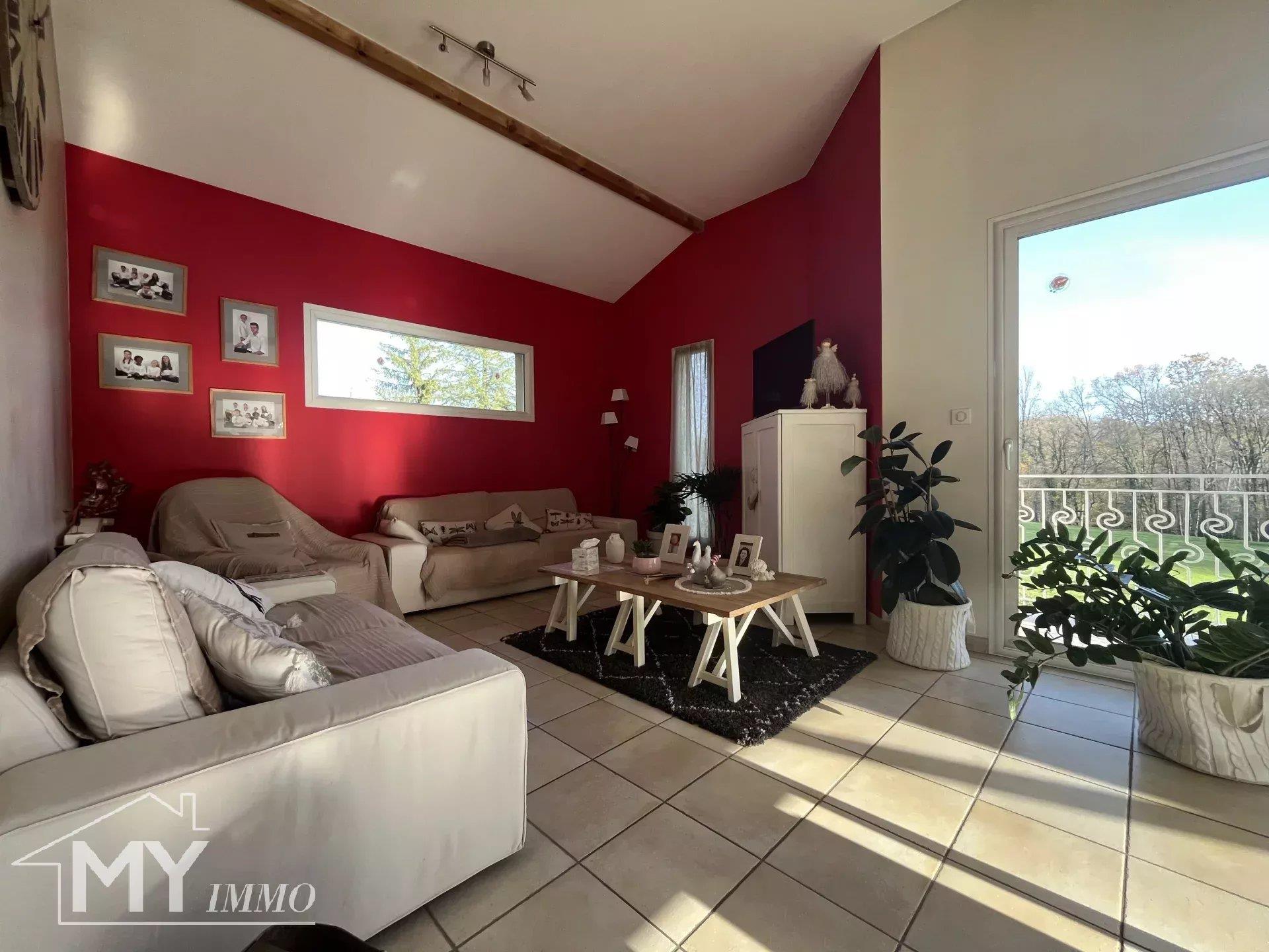 Pineuilh: Casa de una sola planta, 4 habitaciones, jardín y dependencias.
