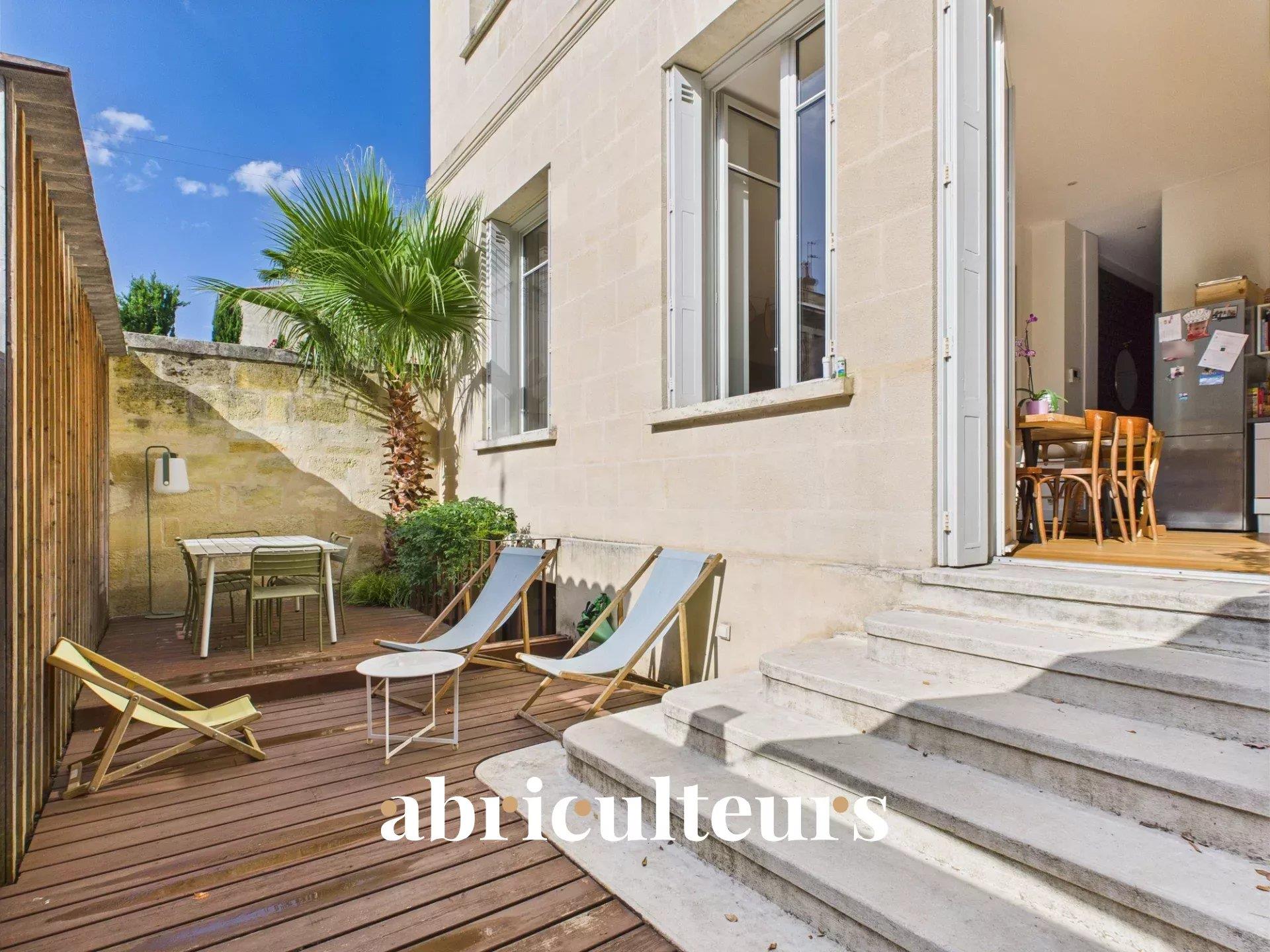 Beautiful 100 m2 apartment - bright with large terrace - Rue Saint-Genès