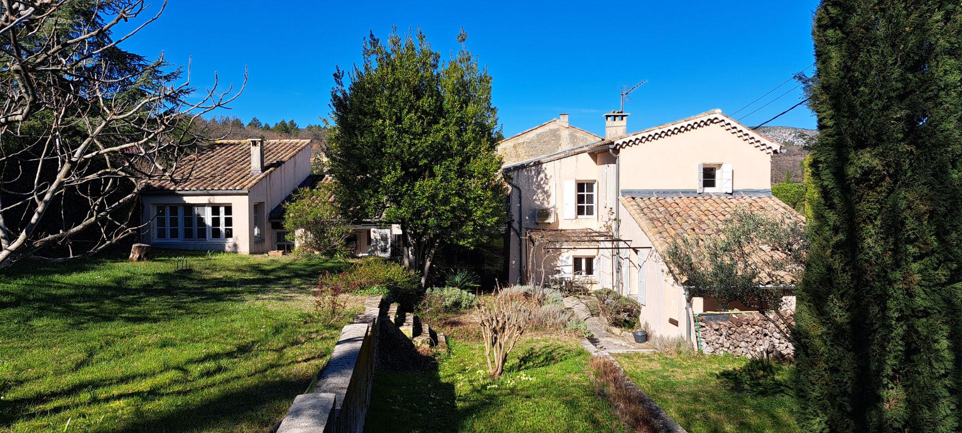 Provençal house with view, on land +1500m2
