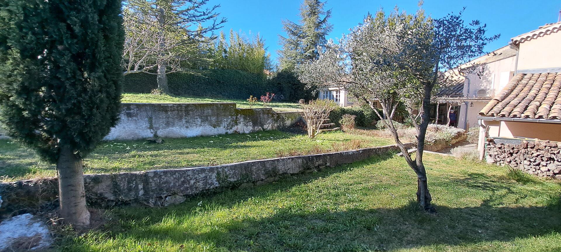 Provençal house with view, on land +1500m2
