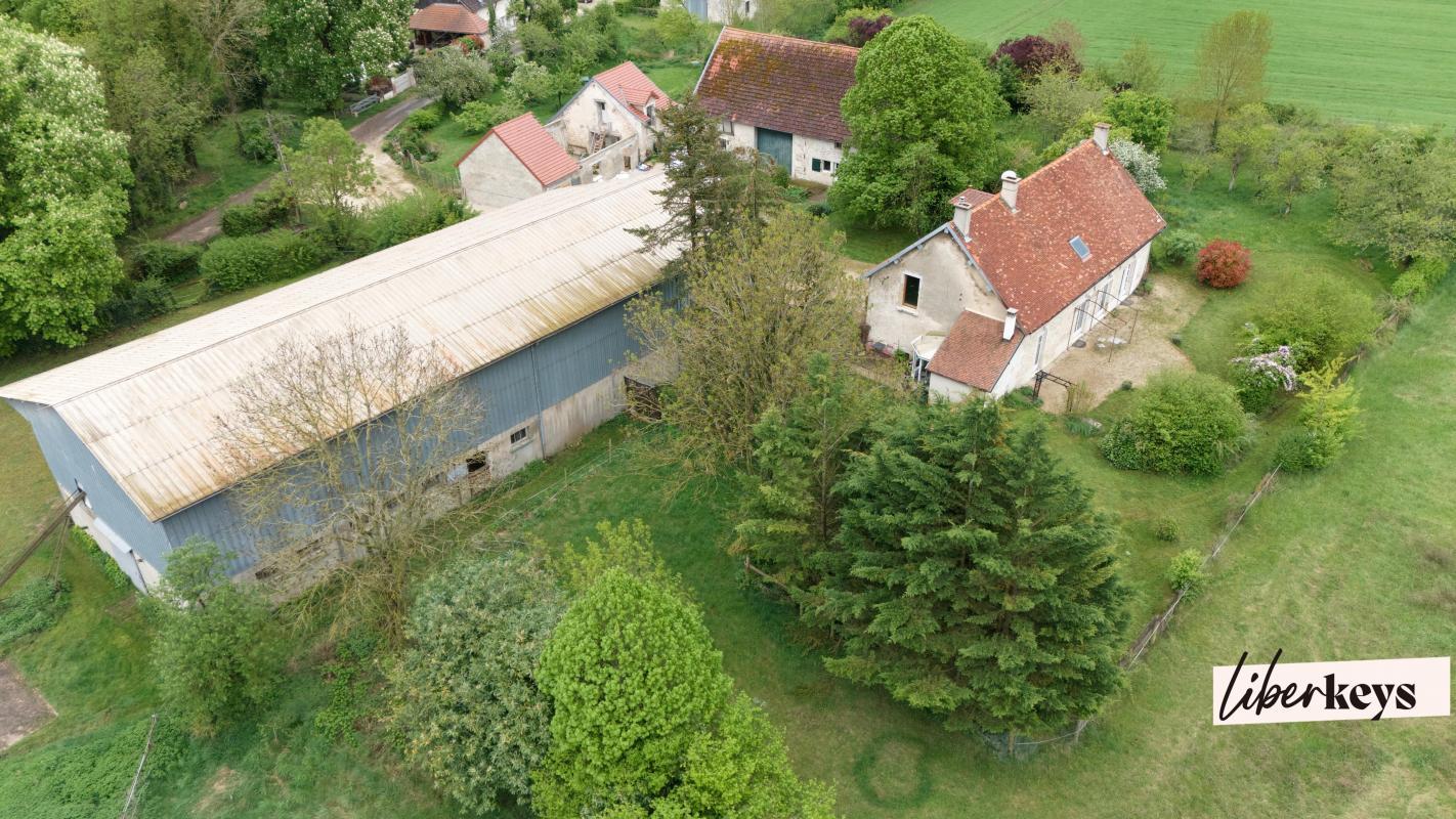Propriété en pierre avec dépendances et 3 hectares à 20 min de Dijon