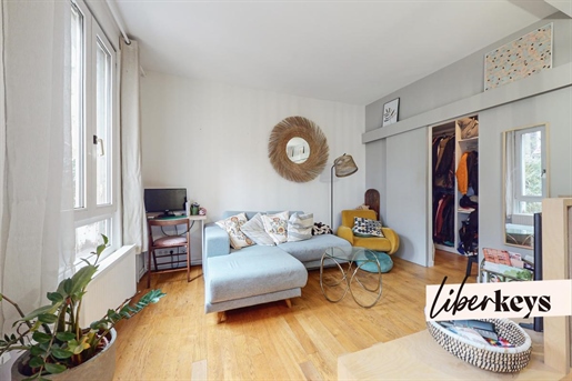 Duplex apartment with terrace on the ground floor of 73 m² of 4 rooms. Quartier Père Lachaise / By