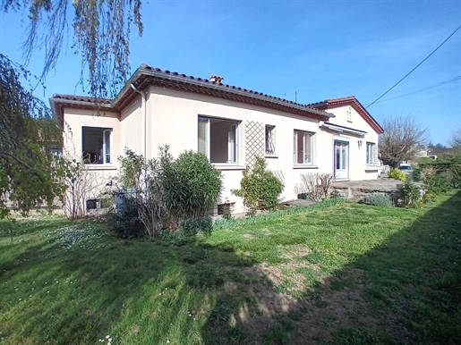Traditional villa on 1000 m² of land.