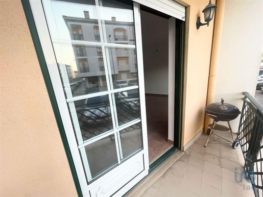 Apartment with 2 Rooms in Almeirim with 147,00 m²