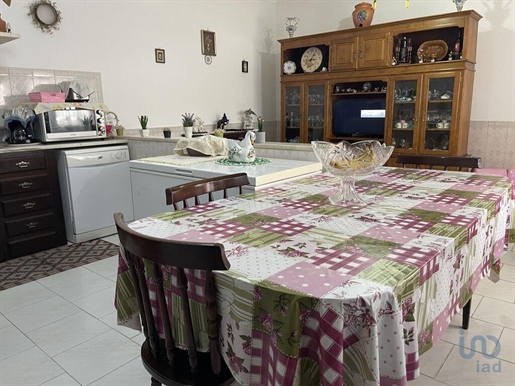 Home / Villa with 3 Rooms in Almeirim with 91,00 m²