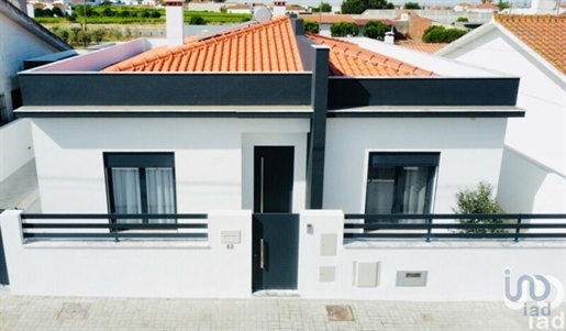 Maison T3 à Fazendas de Almeirim de 196,00 m²