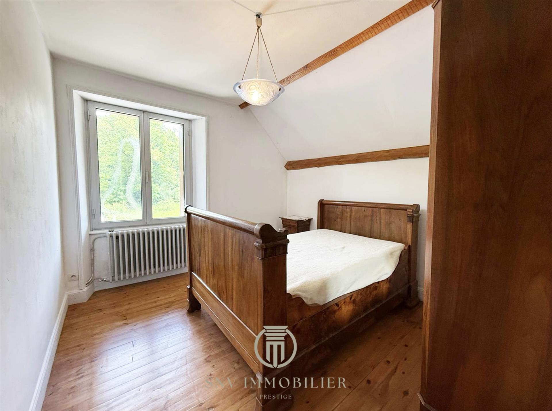 Maison Familiale 142 M2 + Local 200 M2 Sur Grand Terrain : Rare A La Vente
