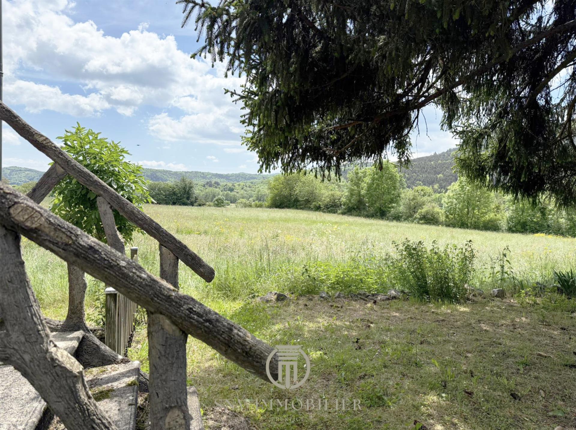 Maison Familiale 142 M2 + Local 200 M2 Sur Grand Terrain : Rare A La Vente