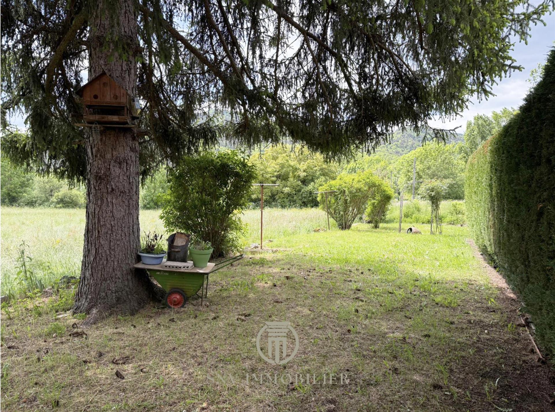 Maison Familiale 142 M2 + Local 200 M2 Sur Grand Terrain : Rare A La Vente