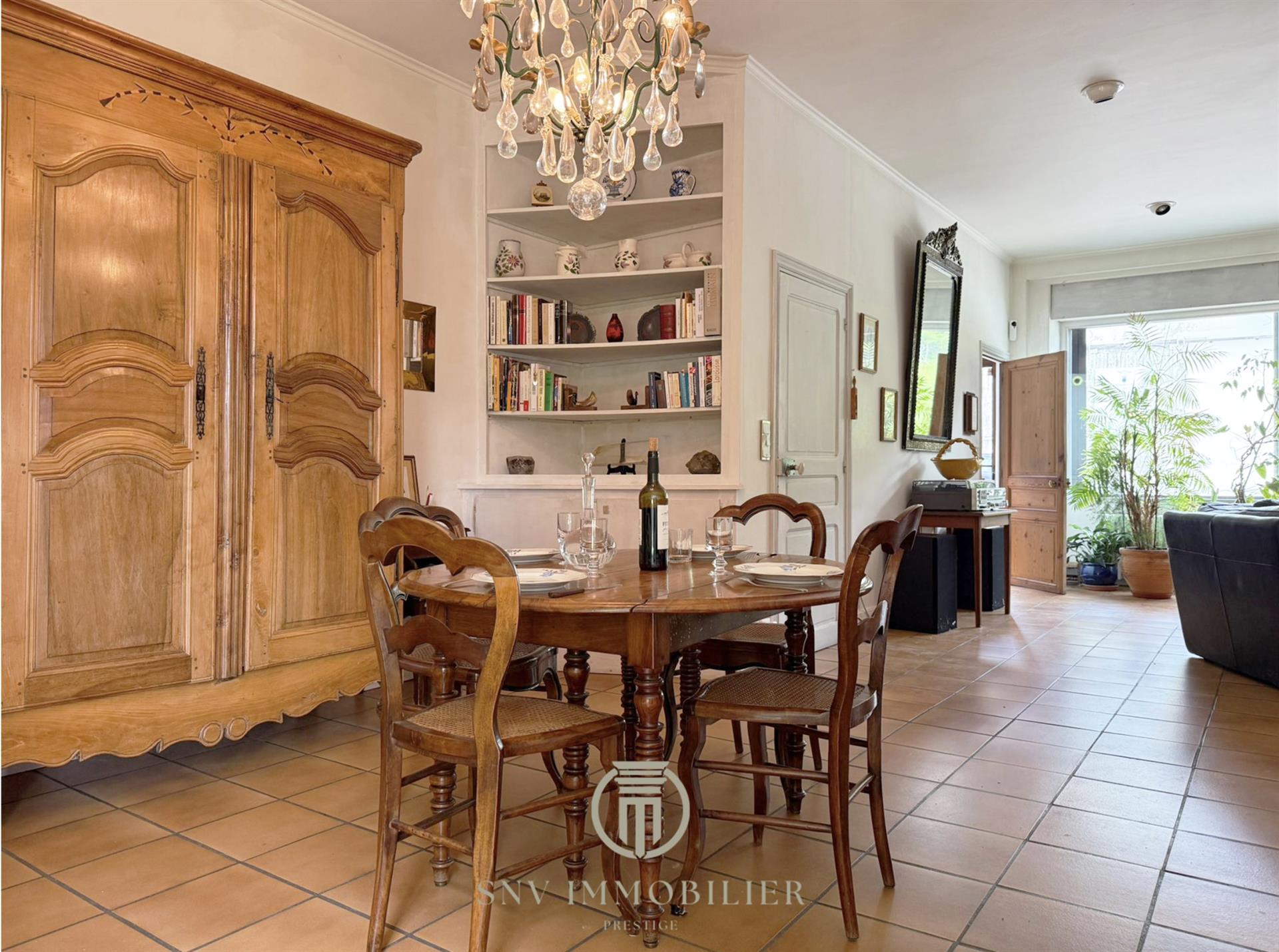 Maison Familiale 142 M2 + Local 200 M2 Sur Grand Terrain : Rare A La Vente