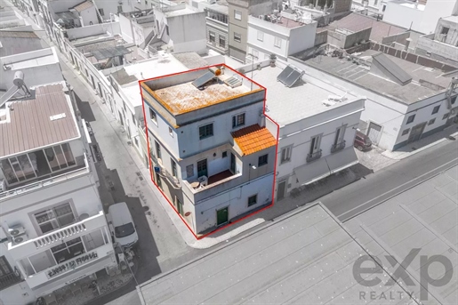 House with terrace and sea view next to the Ria Formosa in Fuzeta.