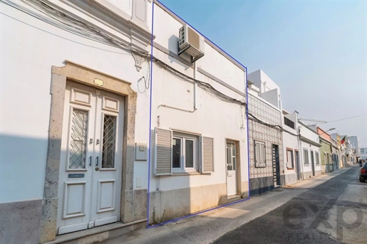 Maison traditionnelle avec deux chambres et une immense terrasse entièrement rénovée dans le centre