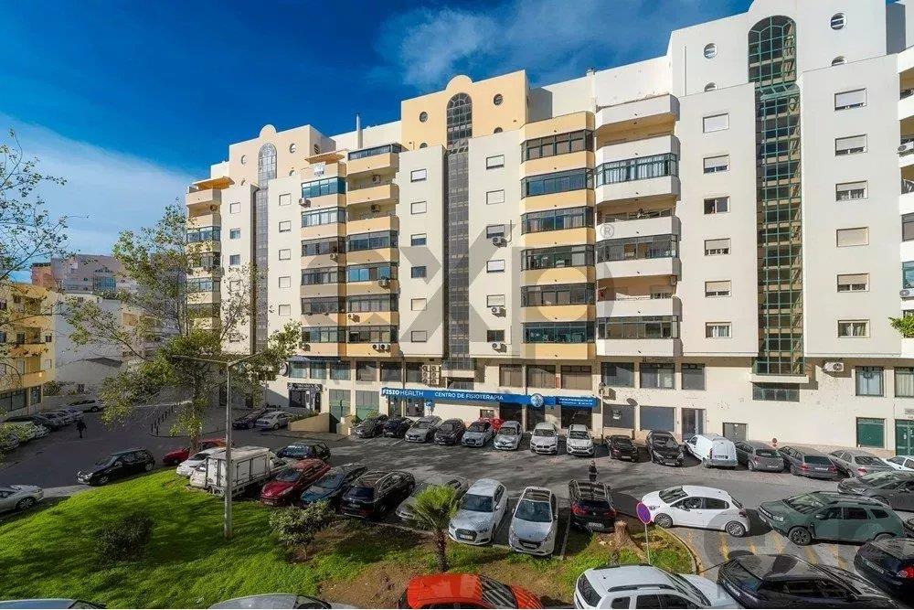 Apartamento T3 Renovado em Faro – Localização Central e Conforto Moderno
