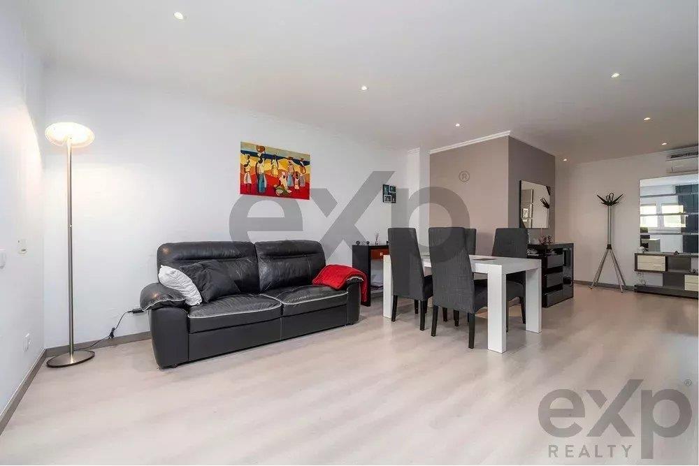 Apartamento T3 Renovado em Faro – Localização Central e Conforto Moderno