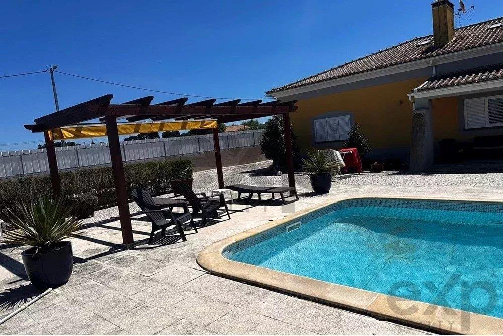 Leben im Einklang mit der Natur — Freistehendes einstöckiges Haus T4+2 mit Schwimmbad in Pinhal Novo