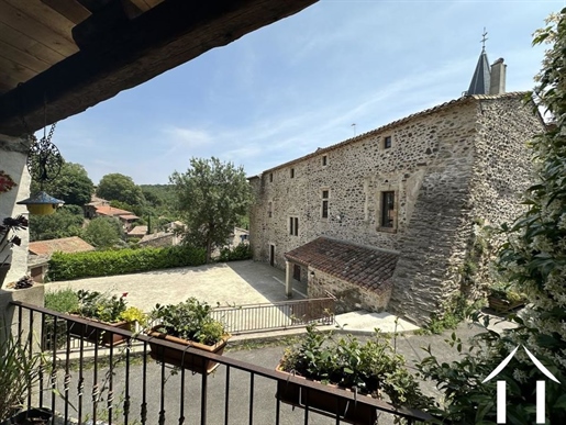 Charakterhaus mit 3 Gärten, Terrasse und Nebengebäuden