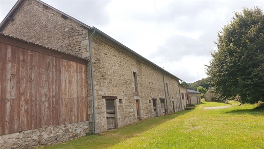 In Chamberet, Eigendom met 4ha grond