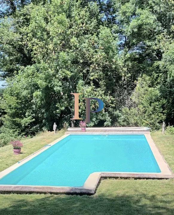 Country house with swimming pool