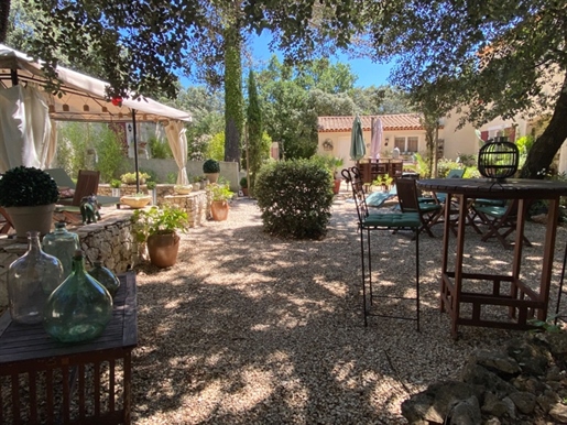 House for sale with 10 rooms near Uzes (30) on land of 2,800 m2