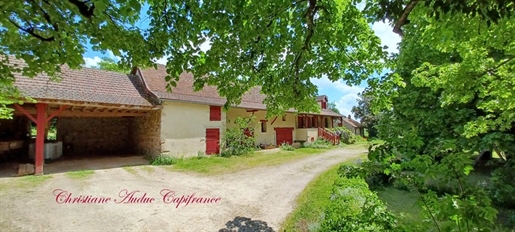 Charming house of 136 m² with 4 bedrooms, on 4.56 Ha of land, in a privileged environment, close to