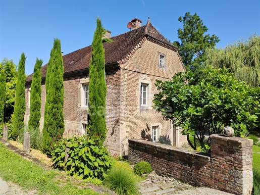 Proprietà in vendita tra Louhans (71) e Lons-Le-Saunier (39) circa 395 m² 3.138 ha di terreno