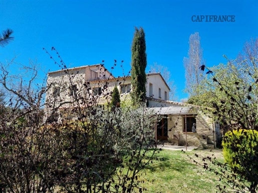 Propriété hébergement/événementiel dans le Luberon, 6,3 ha, 80 couchages, 1090 m2