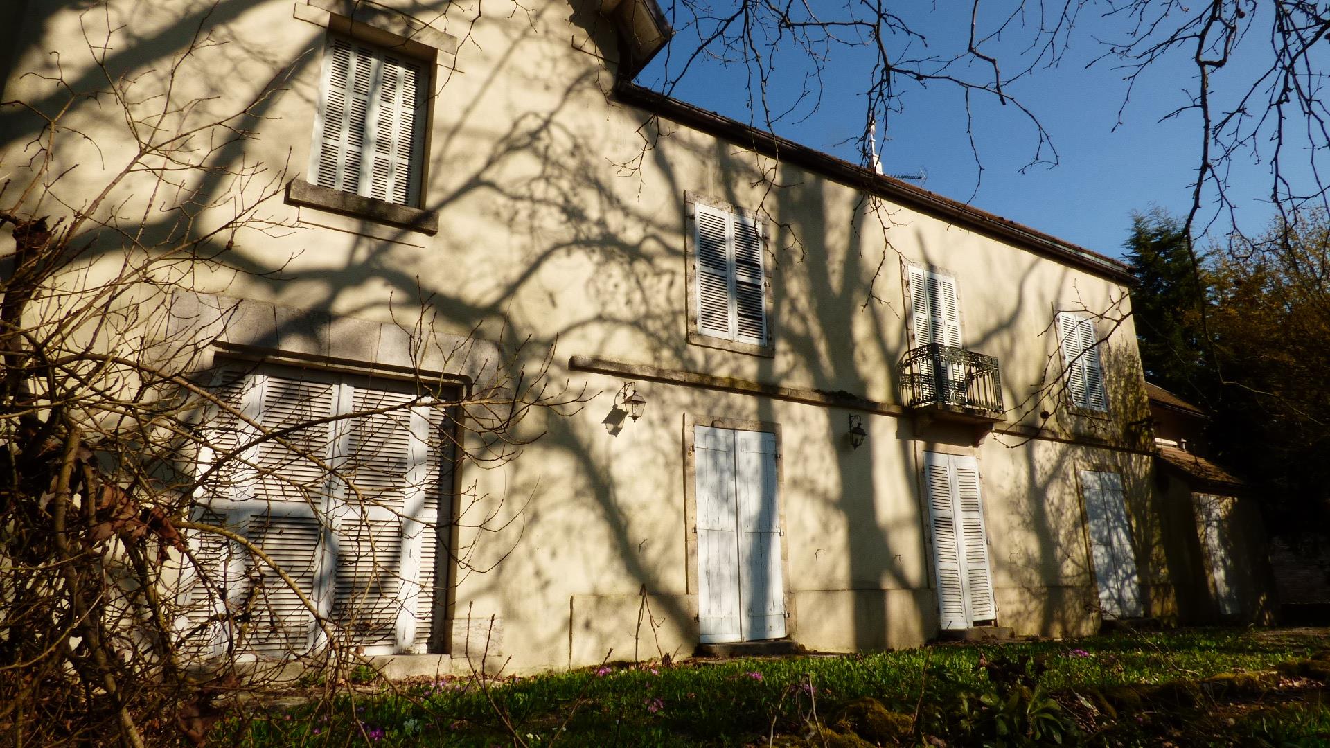 Grande maison de maitre à 50 km au nord de Dijon