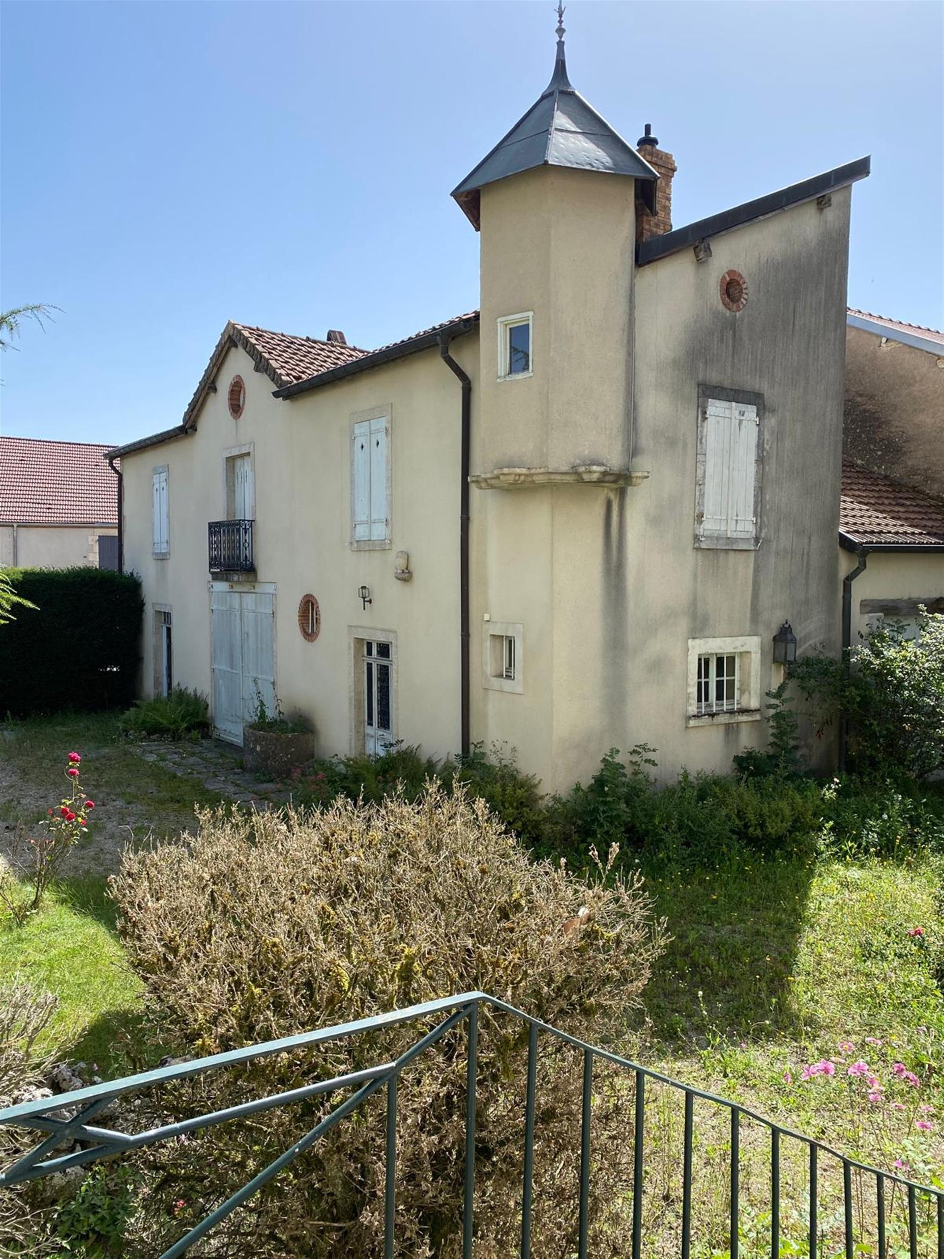 Grande maison de maitre à 50 km au nord de Dijon
