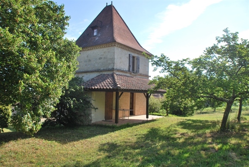 Großes Landhaus mit Taubenschlag, Scheune und Swimmingpool