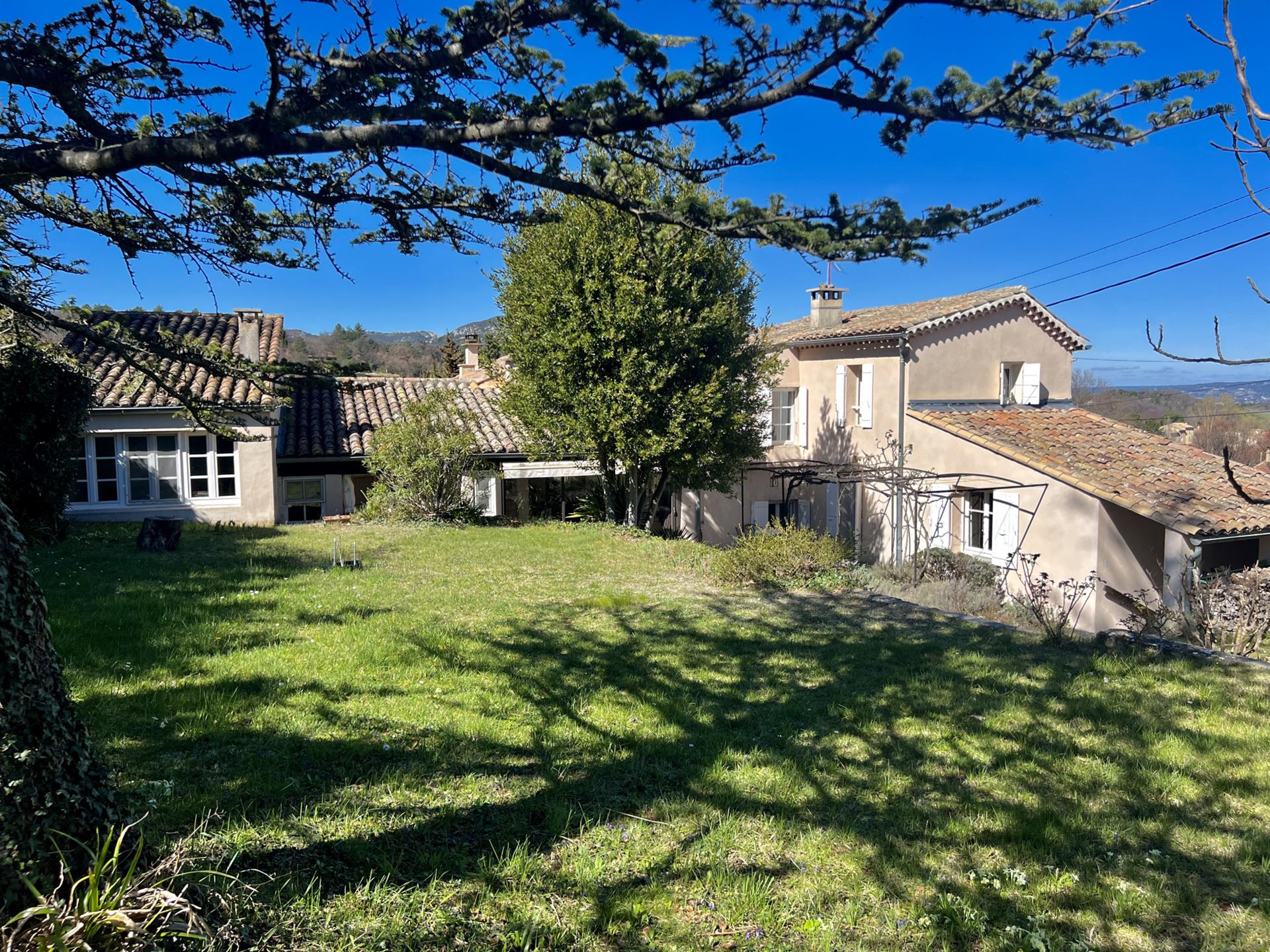 Love at first sight! Magnificent old house full of charm with panoramic view, delicious garden and