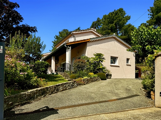 Beautiful House with Swimming Pool and Wooded Garden