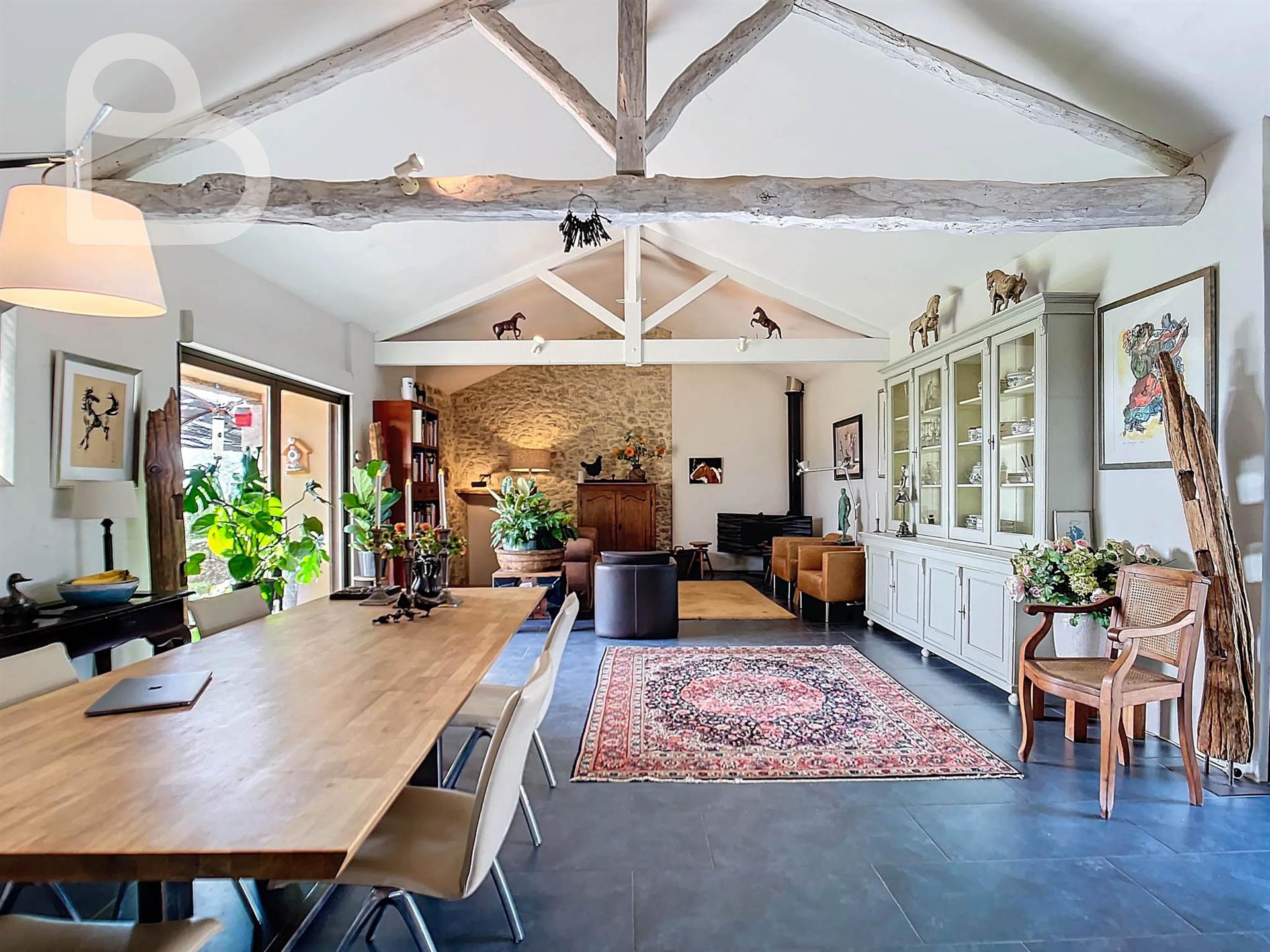 Equestrian property with renovated country house, gîte and swimming pool